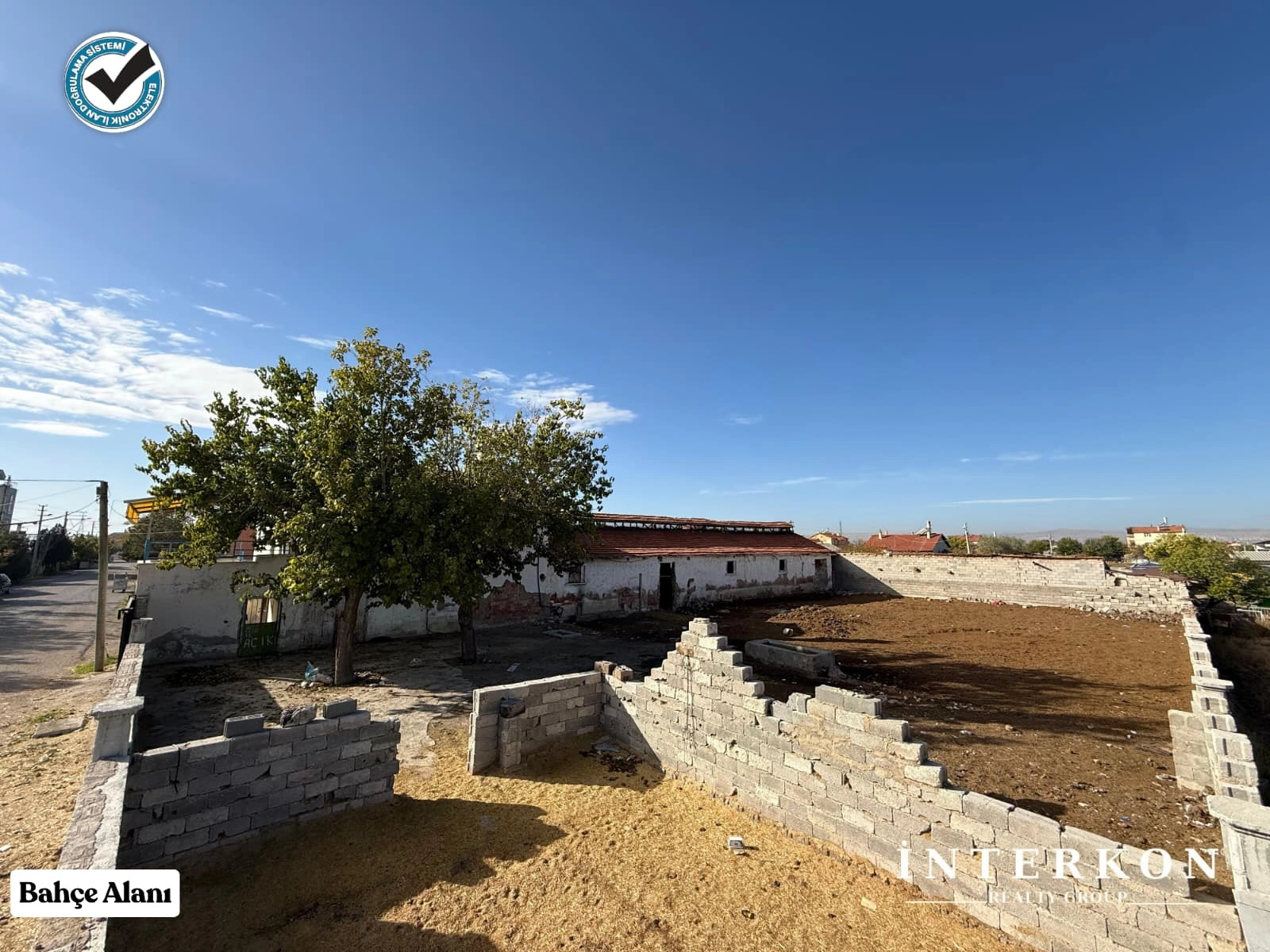 KONYA MERAM ÇOMAKLI MAHALLESİ SATILIK ÇİFLİK ARAZİSİ!